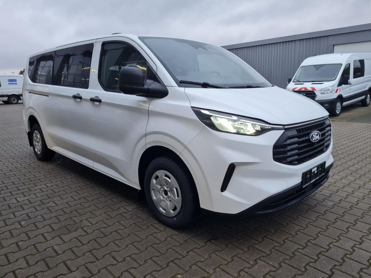 Ford Transit Custom Kombi 320 L2 Trend 9 Sitze KAMERA - سيارة: صورة 3 Ford Transit Custom Kombi 320 L2 Trend 9 Sitze KAMERA - سيارة: صورة 3