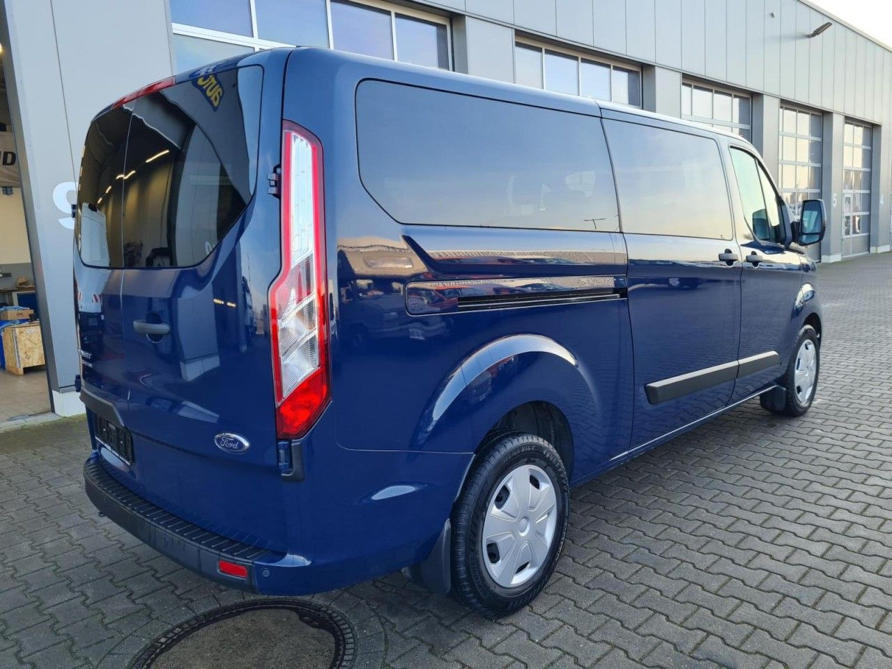 Ford Transit Custom Kombi 320 L2 Trend 9 Sitze KLIMA - ميكروباص: صورة 4 Ford Transit Custom Kombi 320 L2 Trend 9 Sitze KLIMA - ميكروباص: صورة 4