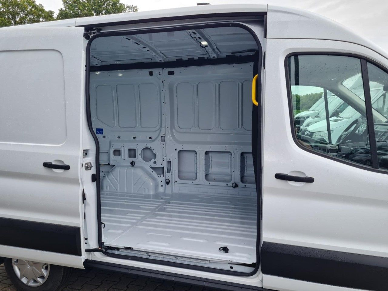Ford Transit Kasten TDCi L2H2 Trend Klima Tempomat - فان المدمجة: صورة 4 Ford Transit Kasten TDCi L2H2 Trend Klima Tempomat - فان المدمجة: صورة 4