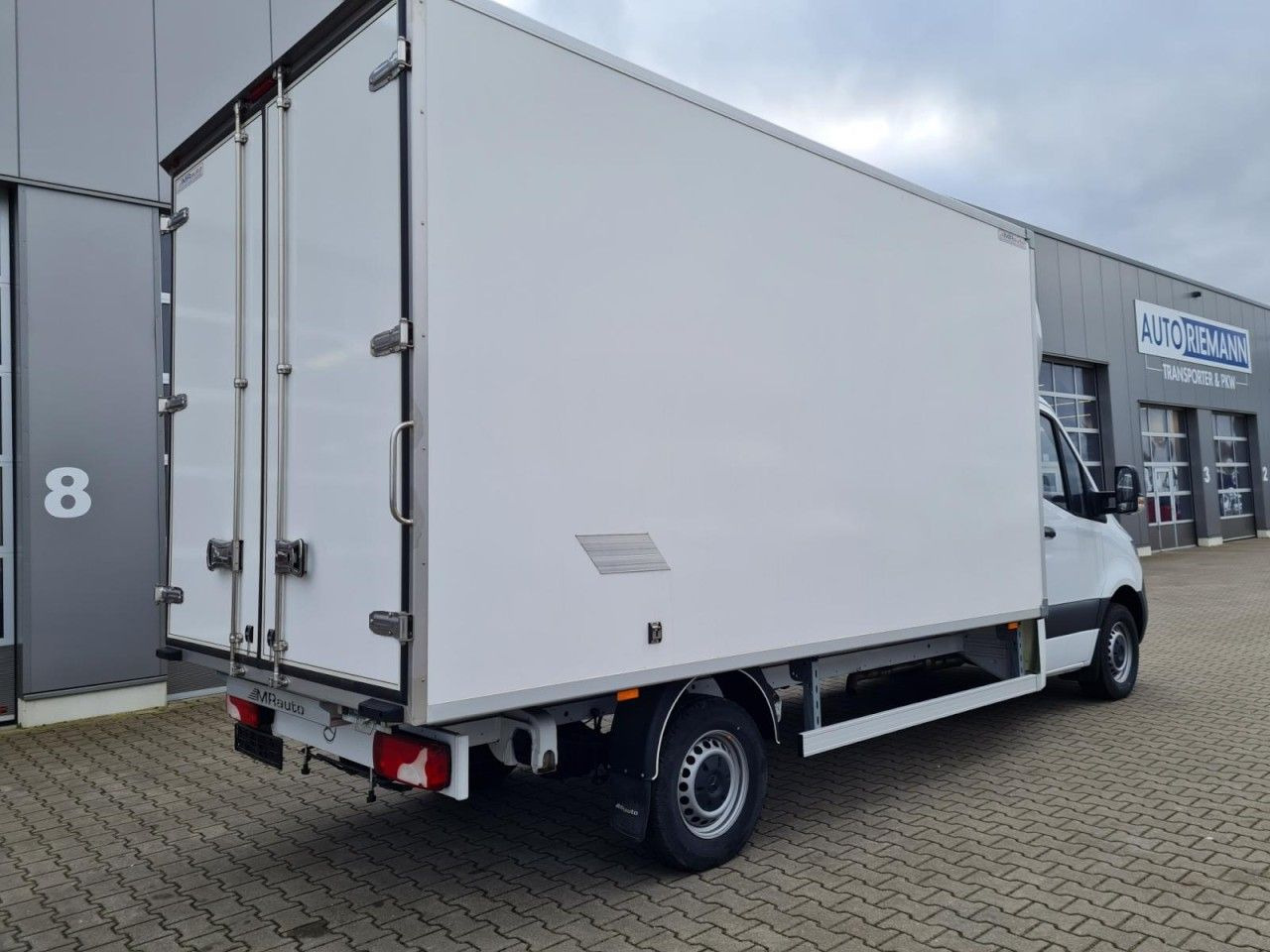 Mercedes-Benz Sprinter 315 Koffer lang MBux KLIMA NAVI TEMPOMA - شاحنة مغلقة الصندوق: صورة 4 Mercedes-Benz Sprinter 315 Koffer lang MBux KLIMA NAVI TEMPOMA - شاحنة مغلقة الصندوق: صورة 4