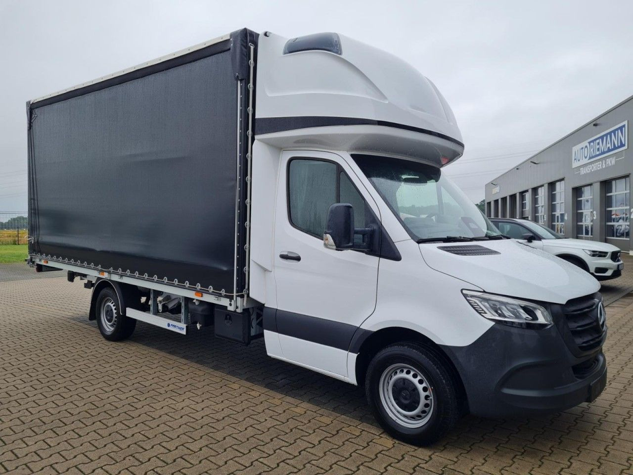 Mercedes-Benz Sprinter 317 AG Pritsche Schiebe Plane Schlafkab - شاحنة ستارة جانبية: صورة 3 Mercedes-Benz Sprinter 317 AG Pritsche Schiebe Plane Schlafkab - شاحنة ستارة جانبية: صورة 3