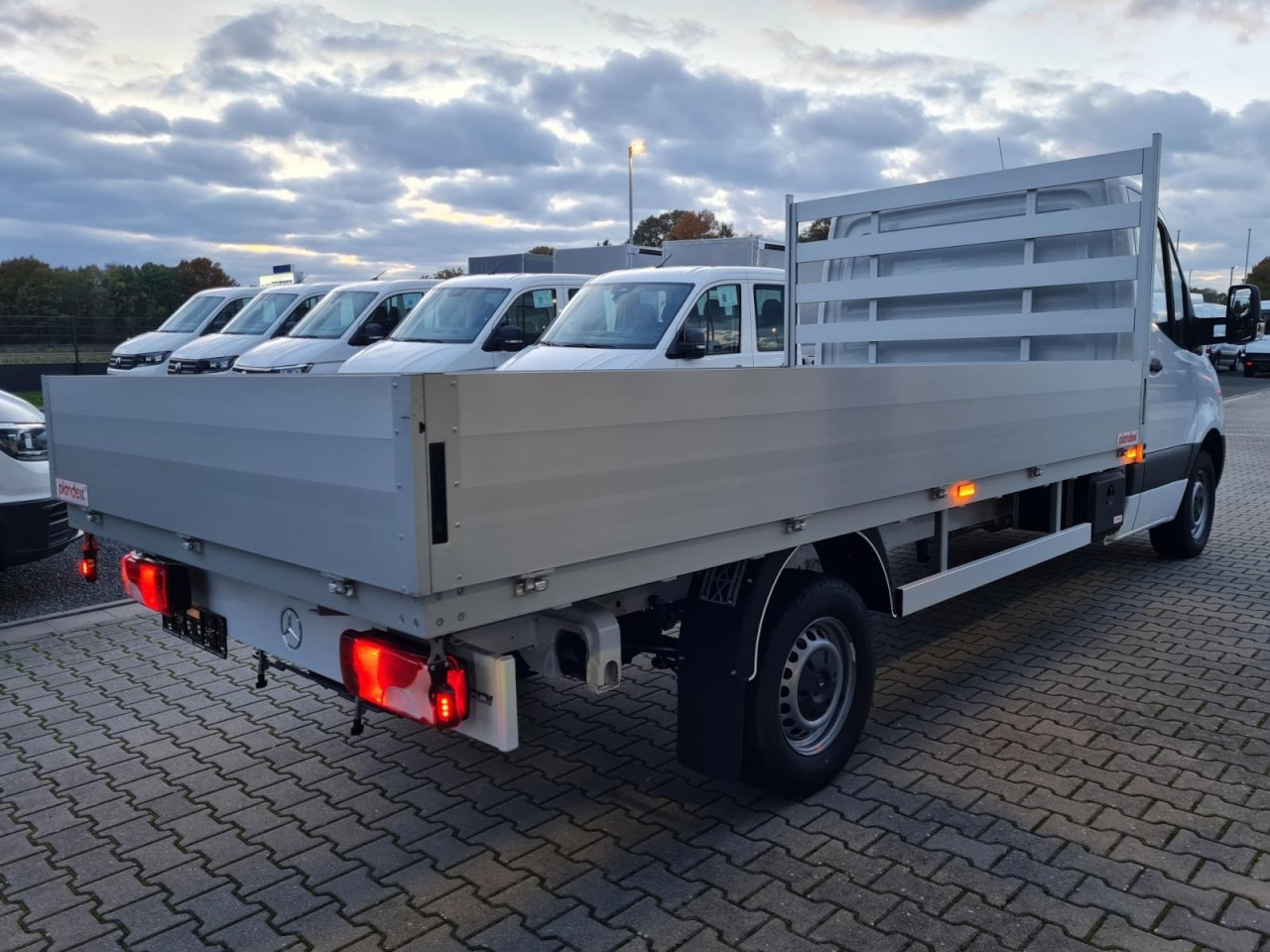 Mercedes-Benz Sprinter 317 CDI Pritsche L3 lang RWD KLIMA TEMPOMAT - شاحنة مفتوحة: صورة 4 Mercedes-Benz Sprinter 317 CDI Pritsche L3 lang RWD KLIMA TEMPOMAT - شاحنة مفتوحة: صورة 4