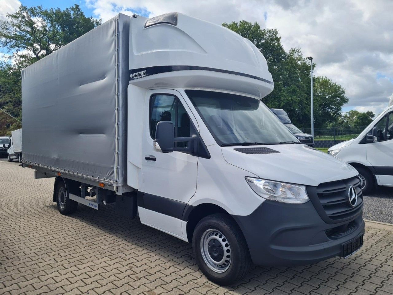 Mercedes-Benz Sprinter 317 CDI Pritsche Plane Schlafkab. RWD - شاحنة ستارة جانبية: صورة 3 Mercedes-Benz Sprinter 317 CDI Pritsche Plane Schlafkab. RWD - شاحنة ستارة جانبية: صورة 3