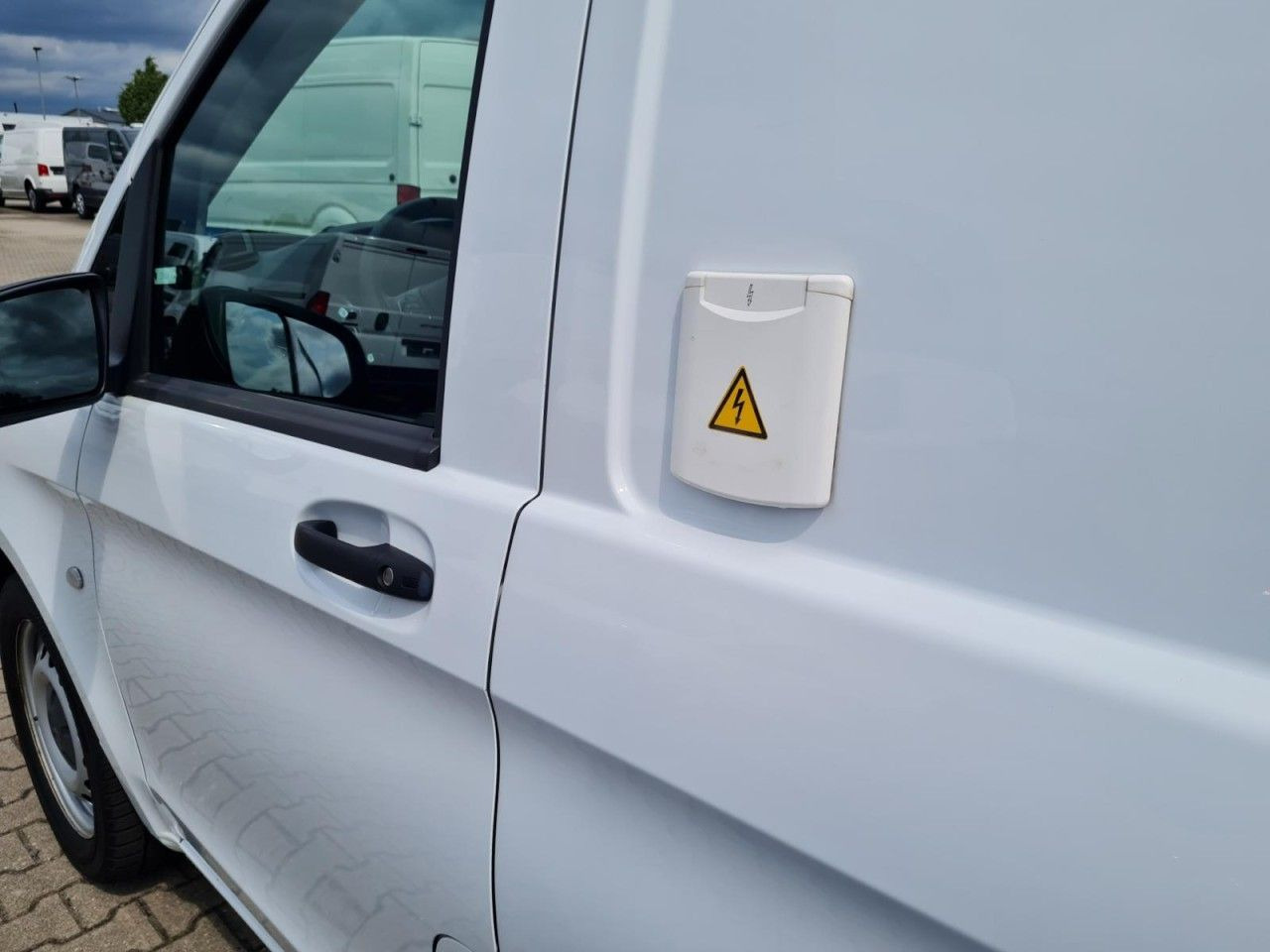 شاحنة مُبرّدة للتوصيل Mercedes-Benz Vito 116 Cdi Kühlkasten Stand + Fahrkühl. lang: صورة 25