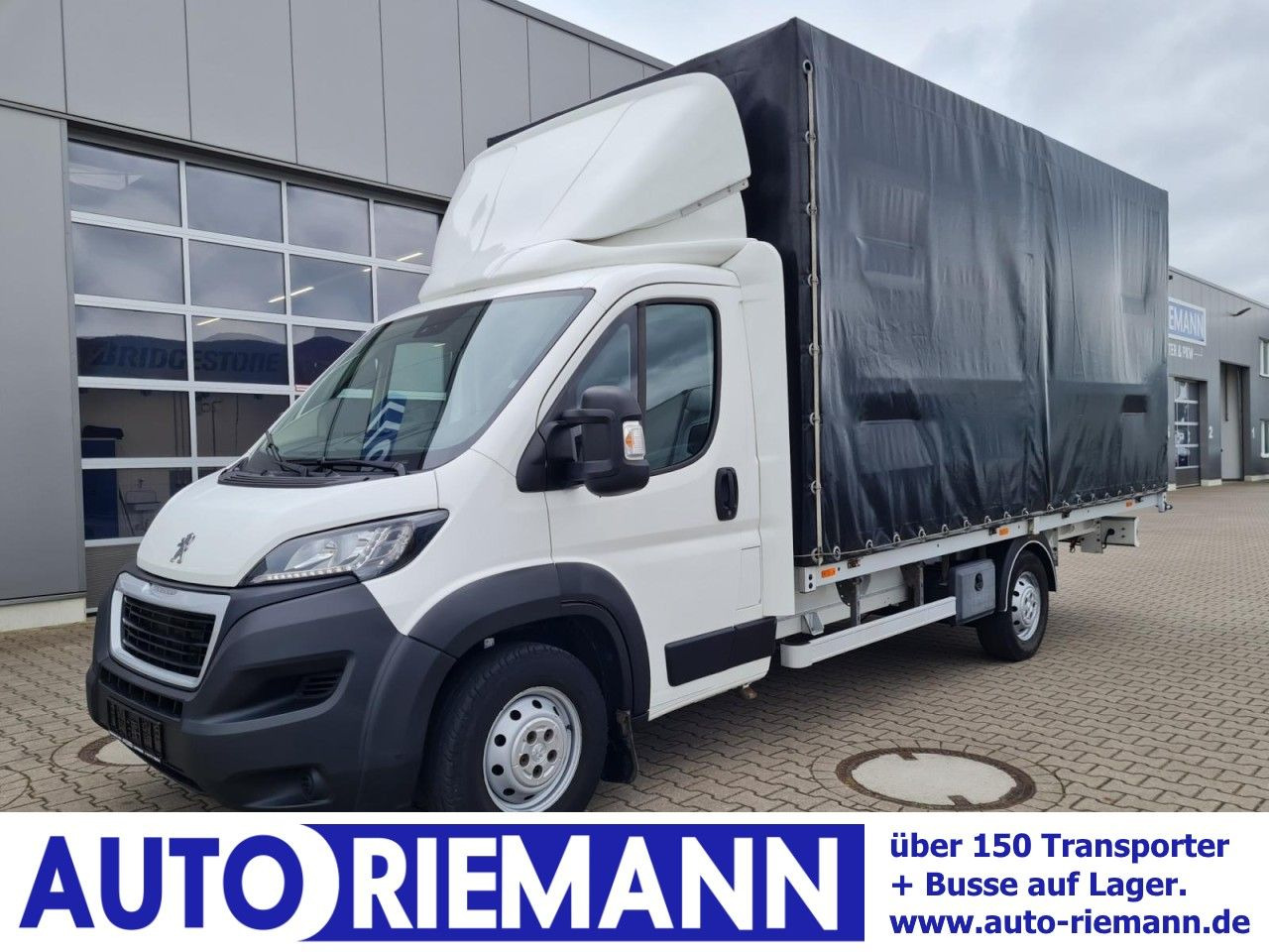 Peugeot Boxer 3,5t Pritsche Plane 2.2 HDi L4 435 - شاحنة ستارة جانبية: صورة 1 Peugeot Boxer 3,5t Pritsche Plane 2.2 HDi L4 435 - شاحنة ستارة جانبية: صورة 1