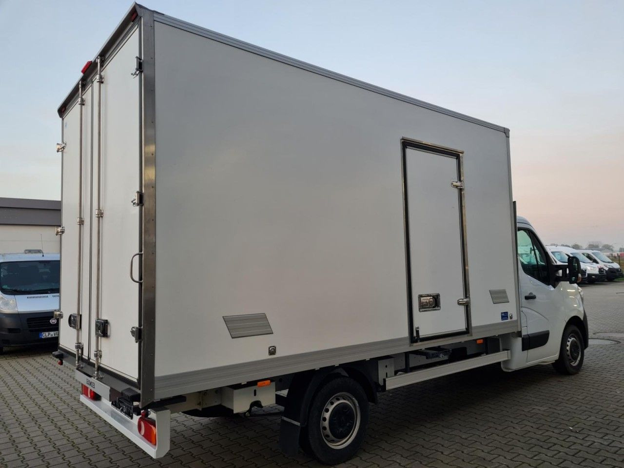 Renault Master 3.5t Möbel Koffer KLIMA LUFTFEDERUNG TEMP - شاحنة مغلقة الصندوق: صورة 4 Renault Master 3.5t Möbel Koffer KLIMA LUFTFEDERUNG TEMP - شاحنة مغلقة الصندوق: صورة 4