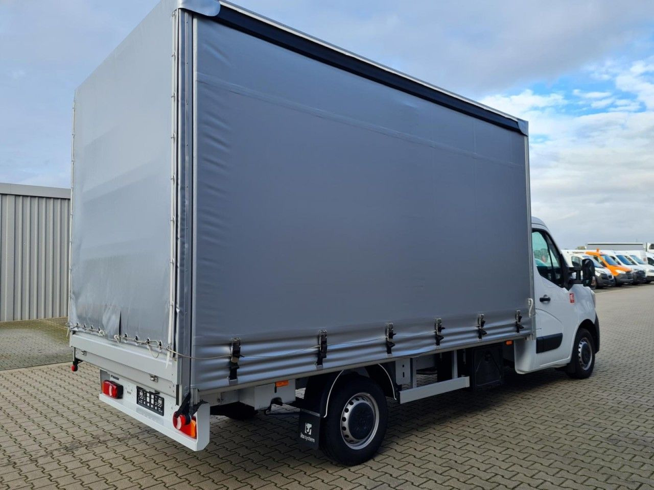 Renault Master 3,5t Pritsche Schiebe Plane ERGO KLIMA TE - شاحنة ستارة جانبية: صورة 2 Renault Master 3,5t Pritsche Schiebe Plane ERGO KLIMA TE - شاحنة ستارة جانبية: صورة 2