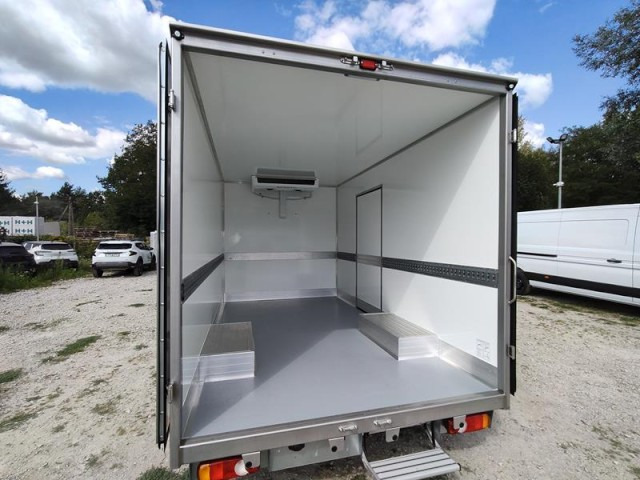 Renault Master 35 Kühlkoffer Tiefrahmen dCi 170 Stand+Fahrk. - شاحنة مُبرّدة للتوصيل: صورة 4 Renault Master 35 Kühlkoffer Tiefrahmen dCi 170 Stand+Fahrk. - شاحنة مُبرّدة للتوصيل: صورة 4