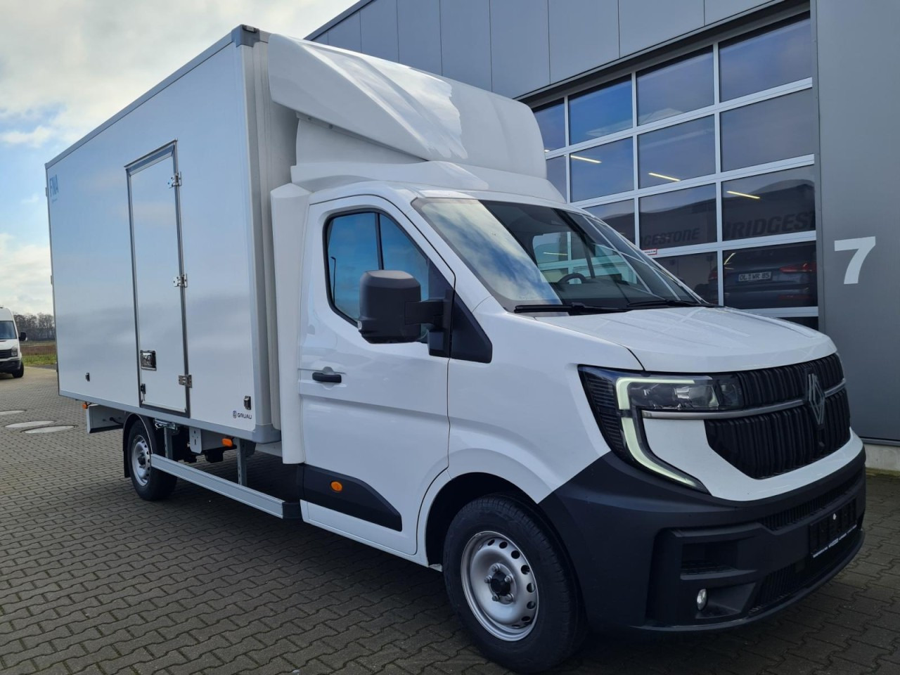 Renault Master 35 New Möbel Koffer KLIMA KAMERA TEMPOMAT - شاحنة مغلقة الصندوق: صورة 4 Renault Master 35 New Möbel Koffer KLIMA KAMERA TEMPOMAT - شاحنة مغلقة الصندوق: صورة 4
