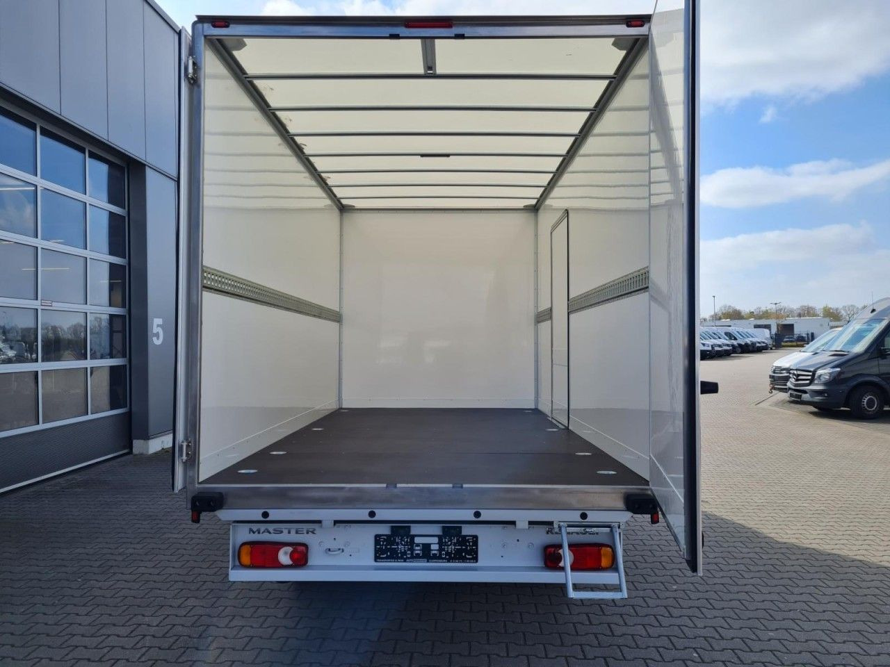 Renault Master 35 New Möbel Koffer KLIMA KOMFORT TEMPOMA - شاحنة مغلقة الصندوق: صورة 5 Renault Master 35 New Möbel Koffer KLIMA KOMFORT TEMPOMA - شاحنة مغلقة الصندوق: صورة 5