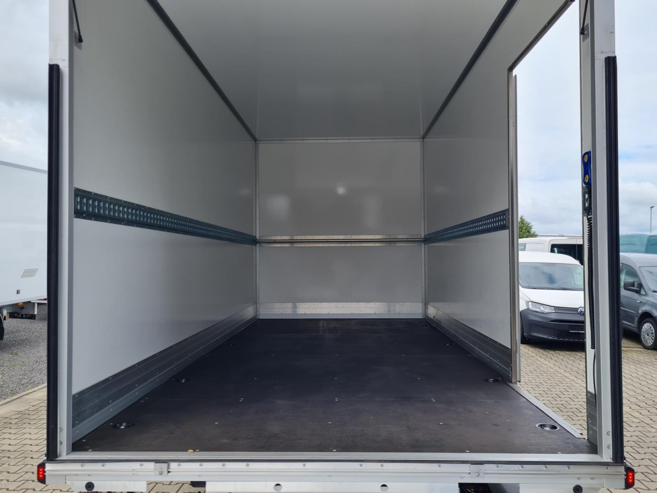 Renault Master 35 New Möbel Koffer LBW KLIMA TEMPOMAT - شاحنة مغلقة الصندوق: صورة 5 Renault Master 35 New Möbel Koffer LBW KLIMA TEMPOMAT - شاحنة مغلقة الصندوق: صورة 5