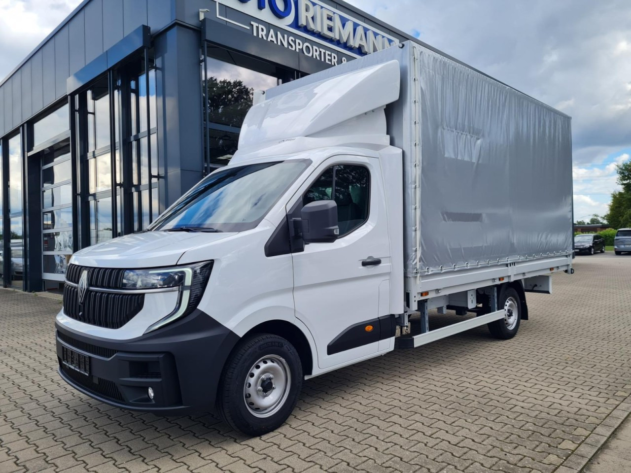 Renault Master 35 Pritsche Schiebe Plane KLIMA TEMPOMAT - شاحنة ستارة جانبية: صورة 2 Renault Master 35 Pritsche Schiebe Plane KLIMA TEMPOMAT - شاحنة ستارة جانبية: صورة 2