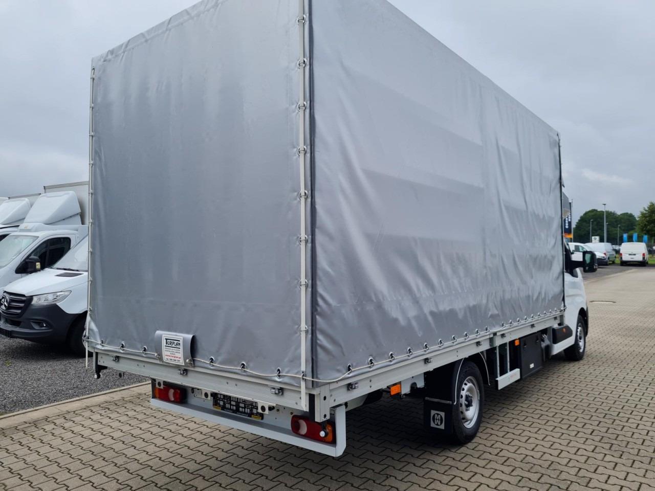 Renault Master 35 Pritsche Schiebe Plane Schlafkab 10 PAL LUFTFEDER - شاحنة ستارة جانبية: صورة 4 Renault Master 35 Pritsche Schiebe Plane Schlafkab 10 PAL LUFTFEDER - شاحنة ستارة جانبية: صورة 4