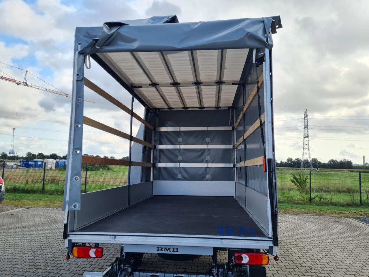 Renault Master Pritsche 2x Schiebe Plane Schlafkab LBW - شاحنة ستارة جانبية: صورة 5 Renault Master Pritsche 2x Schiebe Plane Schlafkab LBW - شاحنة ستارة جانبية: صورة 5