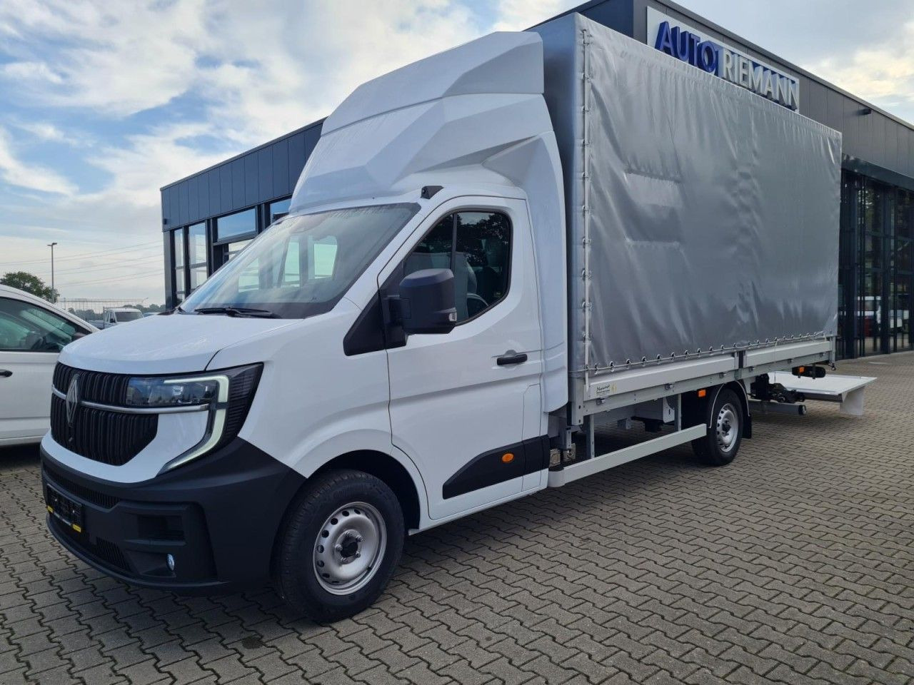 Renault Master Pritsche Schiebe Plane LBW 10 Pal. Luftfe - شاحنة ستارة جانبية: صورة 3 Renault Master Pritsche Schiebe Plane LBW 10 Pal. Luftfe - شاحنة ستارة جانبية: صورة 3