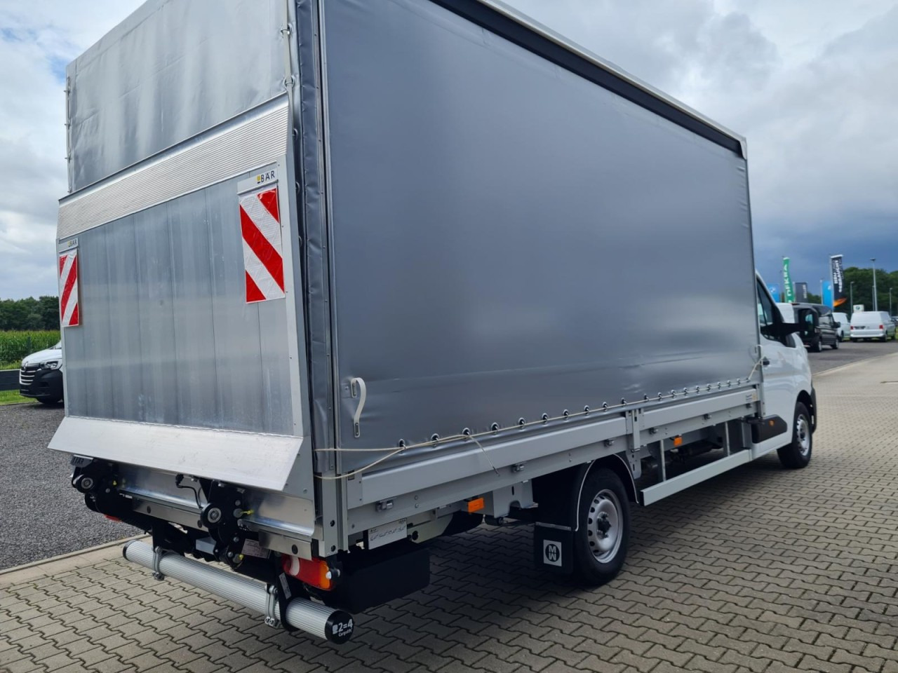 Renault Master Pritsche Schiebe Plane LBW Luftfederung - شاحنة ستارة جانبية: صورة 5 Renault Master Pritsche Schiebe Plane LBW Luftfederung - شاحنة ستارة جانبية: صورة 5
