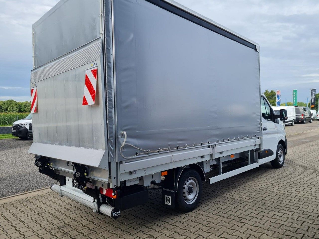 Renault Master Pritsche Schiebe Plane LBW Luftfederung - شاحنة ستارة جانبية: صورة 5 Renault Master Pritsche Schiebe Plane LBW Luftfederung - شاحنة ستارة جانبية: صورة 5