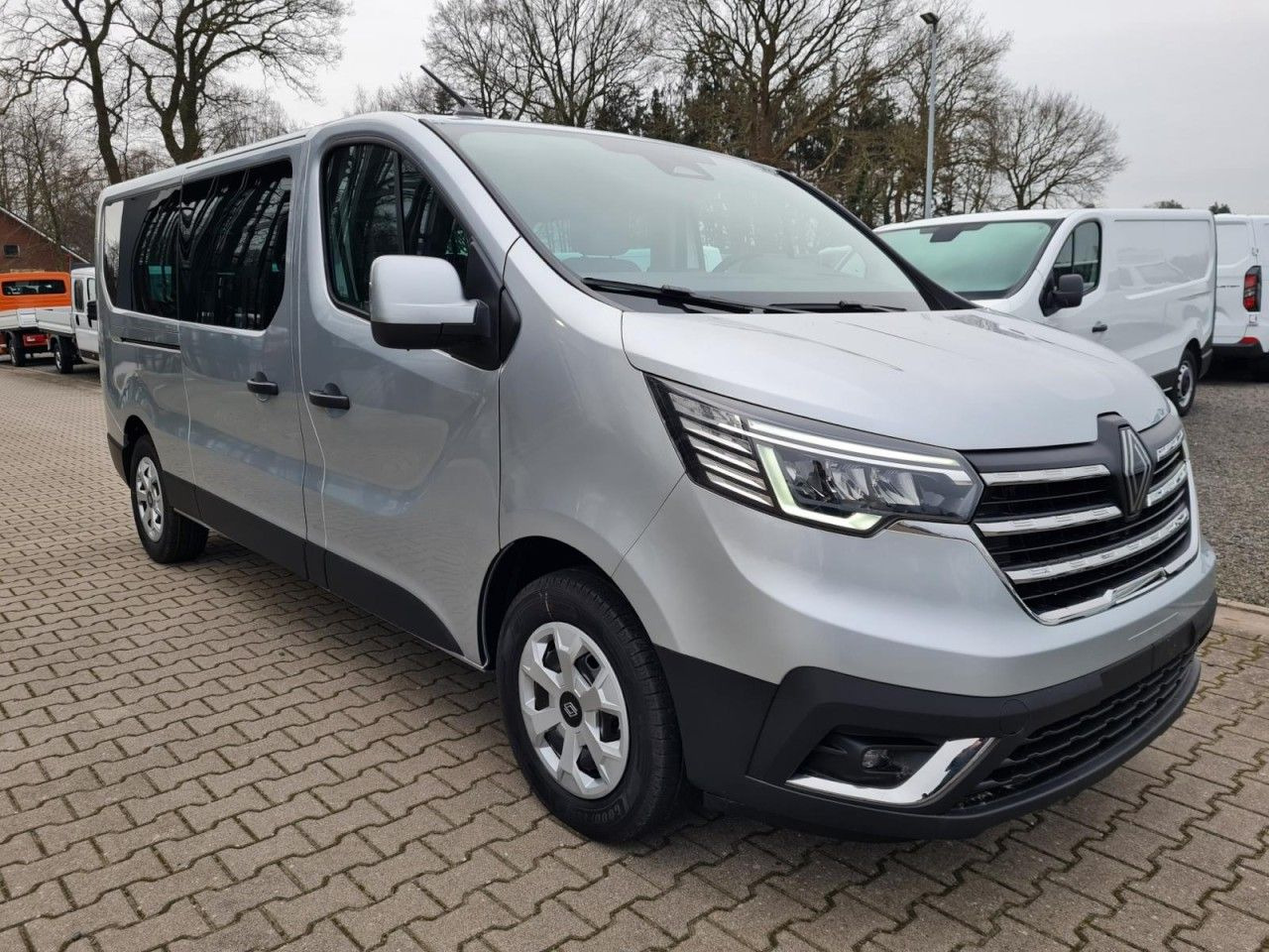 Renault Trafic Kombi 9-Sitze L2 Grand Equilibre KLIMA TE - سيارة: صورة 3 Renault Trafic Kombi 9-Sitze L2 Grand Equilibre KLIMA TE - سيارة: صورة 3
