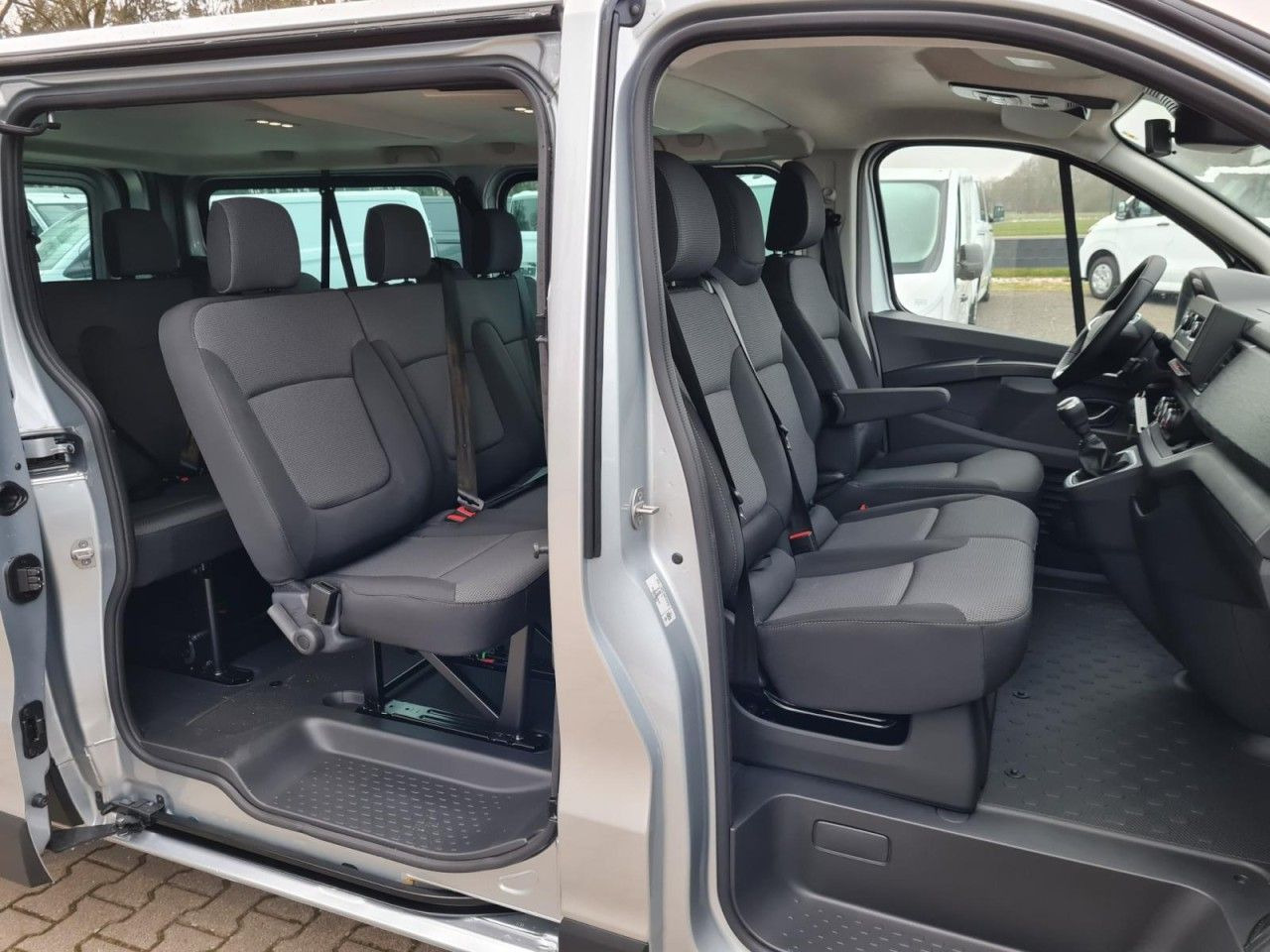 Renault Trafic Kombi 9-Sitze L2 Grand Equilibre KLIMA TE - سيارة: صورة 4 Renault Trafic Kombi 9-Sitze L2 Grand Equilibre KLIMA TE - سيارة: صورة 4