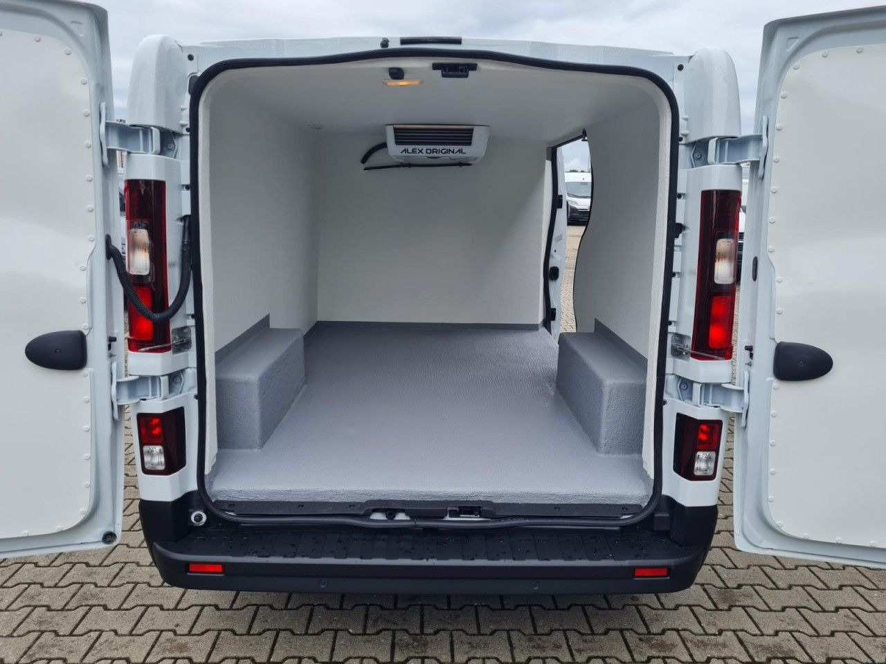 Renault Trafic Kühlkasten 3.0t L2 KLIMA LED NAVI_APP TEM - شاحنة مُبرّدة للتوصيل: صورة 5 Renault Trafic Kühlkasten 3.0t L2 KLIMA LED NAVI_APP TEM - شاحنة مُبرّدة للتوصيل: صورة 5