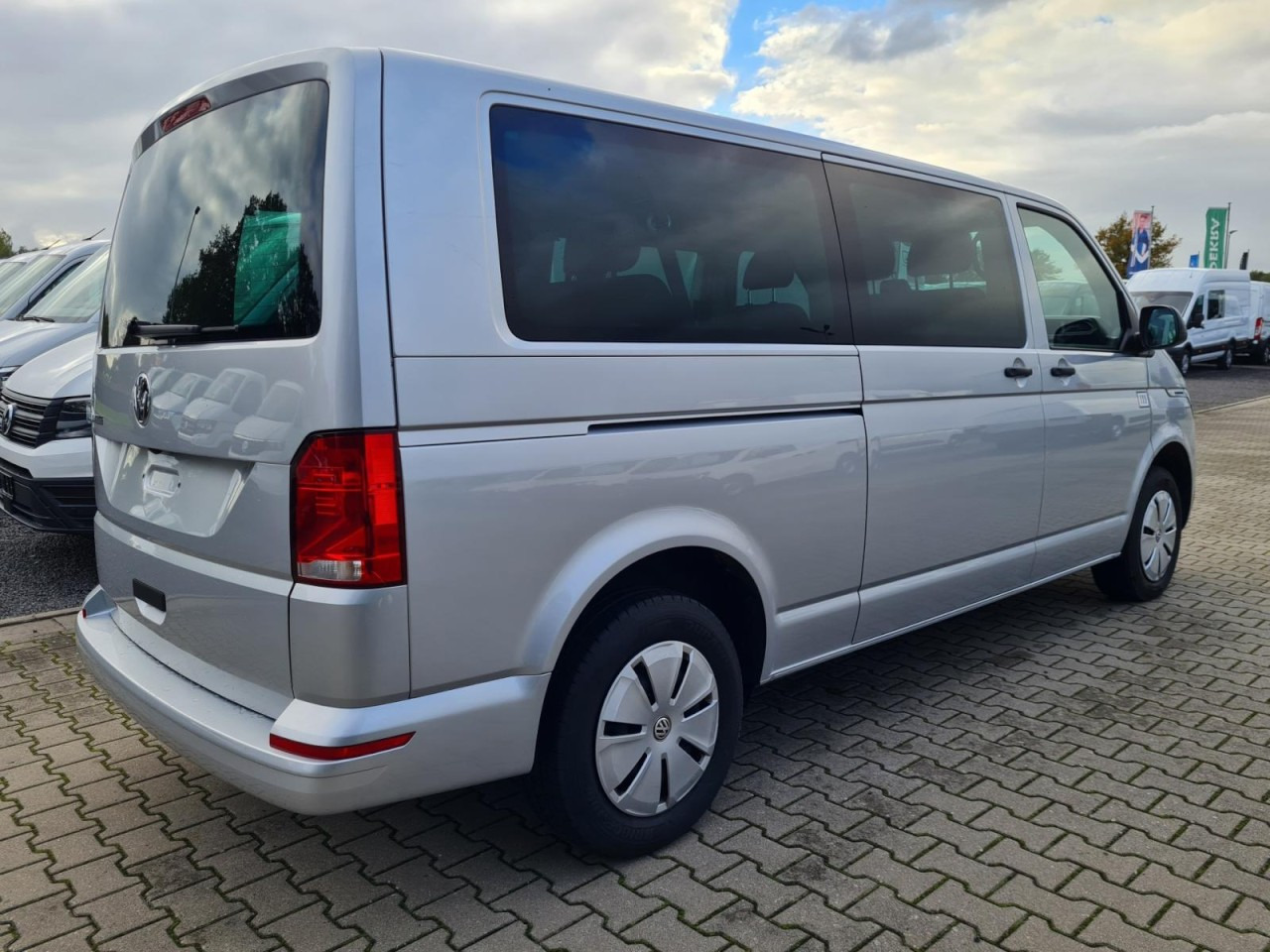 VW Volkswagen T6.1 Caravelle TDI lang 9 Sitzer 2 Schiebetüren Trendl. - حافلة صغيرة, ميكروباص: صورة 4 VW Volkswagen T6.1 Caravelle TDI lang 9 Sitzer 2 Schiebetüren Trendl. - حافلة صغيرة, ميكروباص: صورة 4