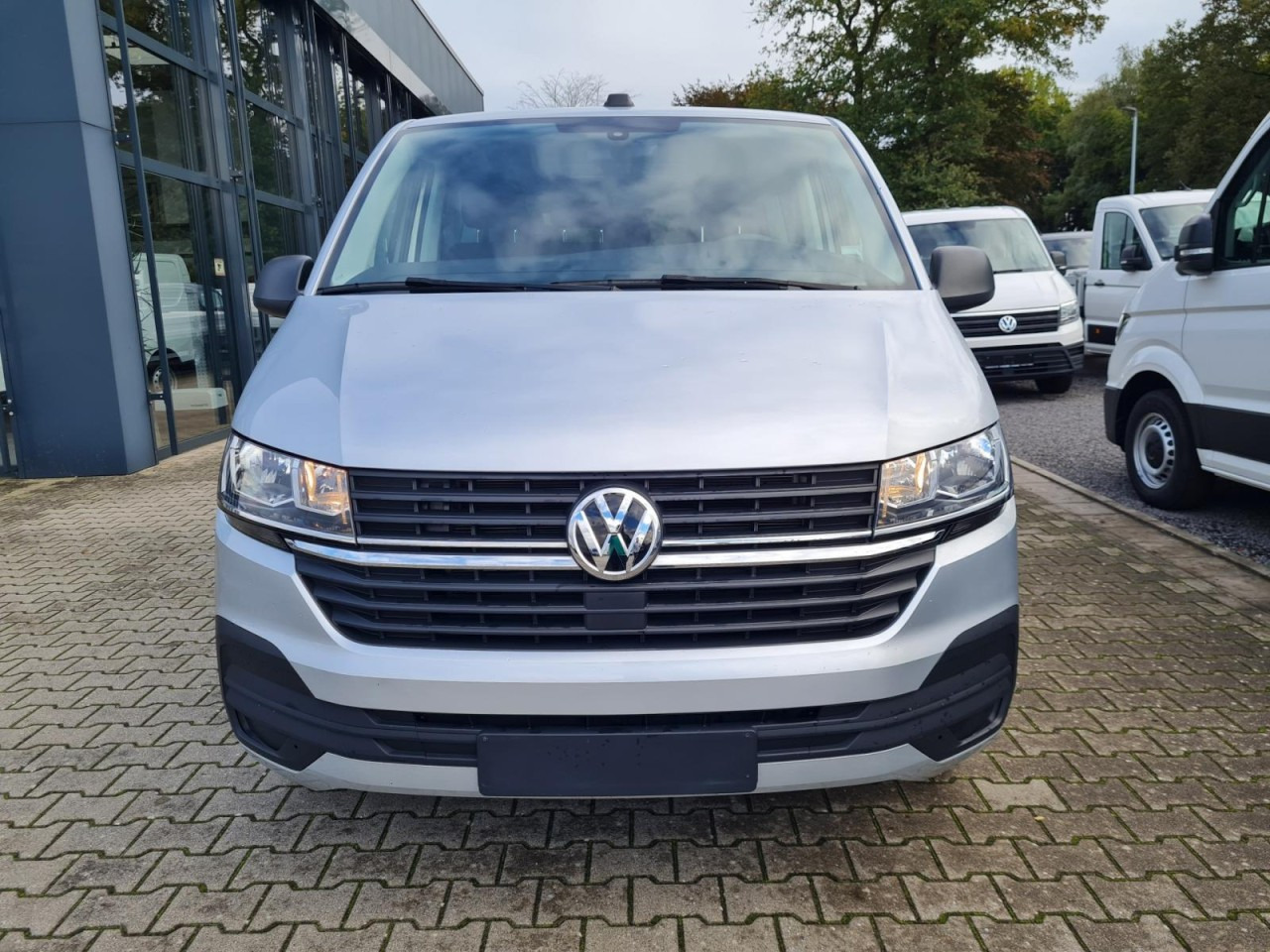 VW Volkswagen T6.1 Caravelle TDI lang 9 Sitzer 2 Schiebetüren Trendl. - حافلة صغيرة, ميكروباص: صورة 2 VW Volkswagen T6.1 Caravelle TDI lang 9 Sitzer 2 Schiebetüren Trendl. - حافلة صغيرة, ميكروباص: صورة 2