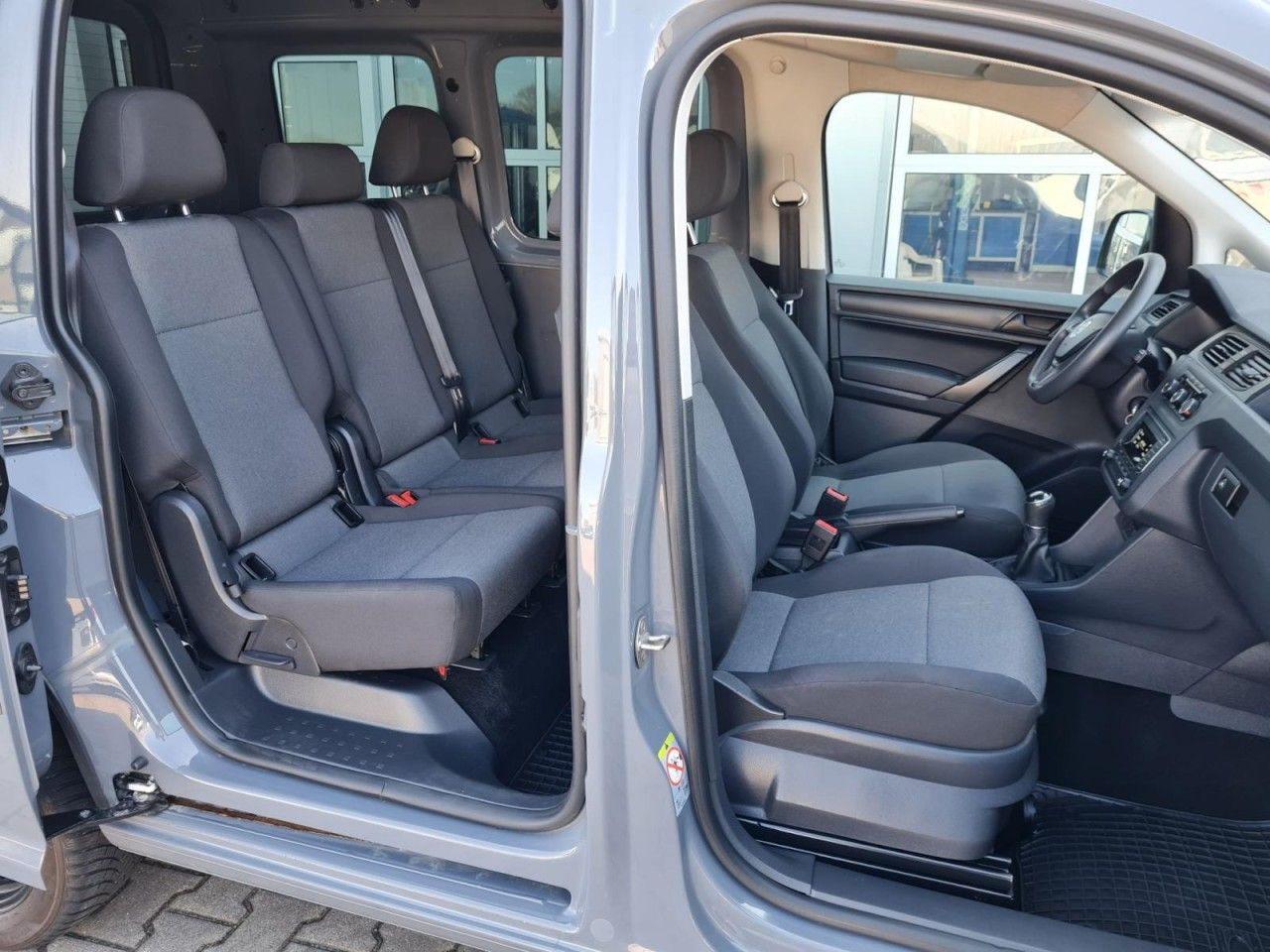 Volkswagen Caddy Kombi 4Motion TDi 5-Sitze KLIMA STHZ TEMPO - ميكروباص: صورة 5 Volkswagen Caddy Kombi 4Motion TDi 5-Sitze KLIMA STHZ TEMPO - ميكروباص: صورة 5
