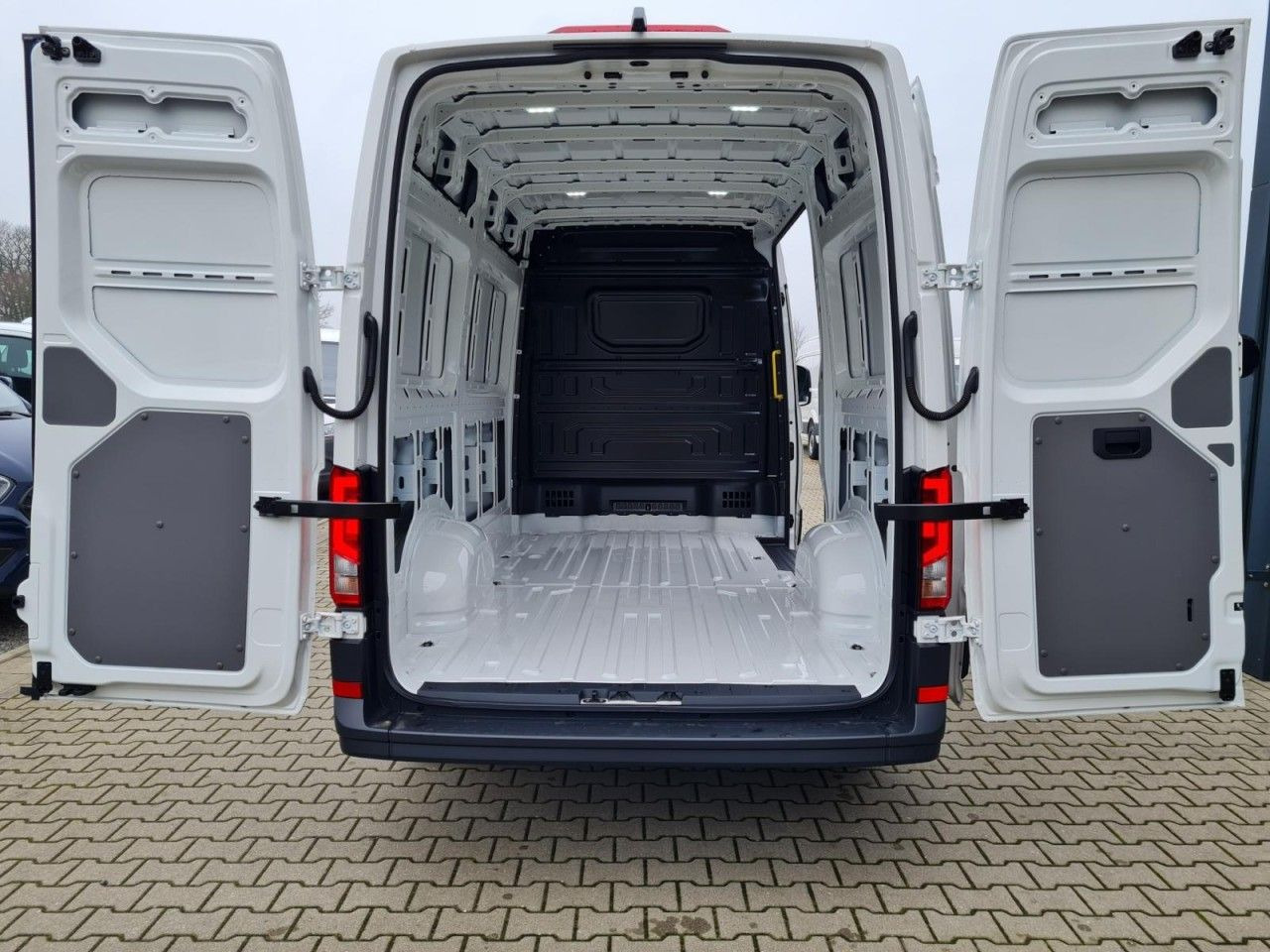 Volkswagen Crafter 35 Kasten MR hoch KLIMA KAMERA NAVI/APP - فان: صورة 5 Volkswagen Crafter 35 Kasten MR hoch KLIMA KAMERA NAVI/APP - فان: صورة 5
