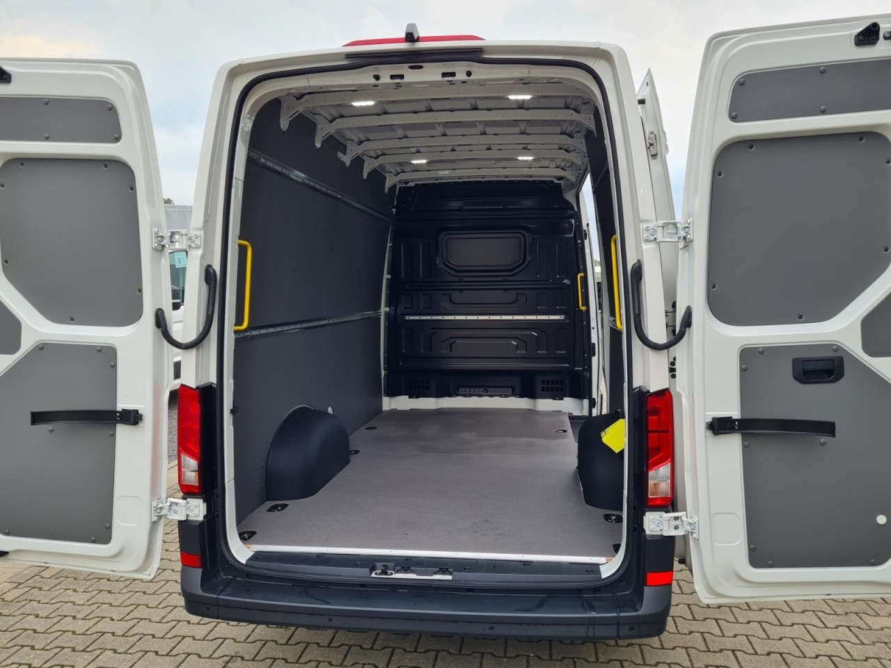 Volkswagen Crafter 35 Kasten TDI L3H3 LED TEMPOMAT AUTOMATIK - فان: صورة 5 Volkswagen Crafter 35 Kasten TDI L3H3 LED TEMPOMAT AUTOMATIK - فان: صورة 5