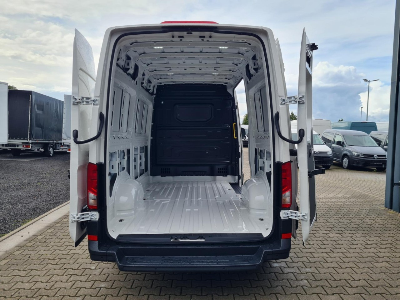 Volkswagen Crafter 35 Kasten TDI MR L3H3 PDC KLIMA TEMPOMAT - فان: صورة 5 Volkswagen Crafter 35 Kasten TDI MR L3H3 PDC KLIMA TEMPOMAT - فان: صورة 5