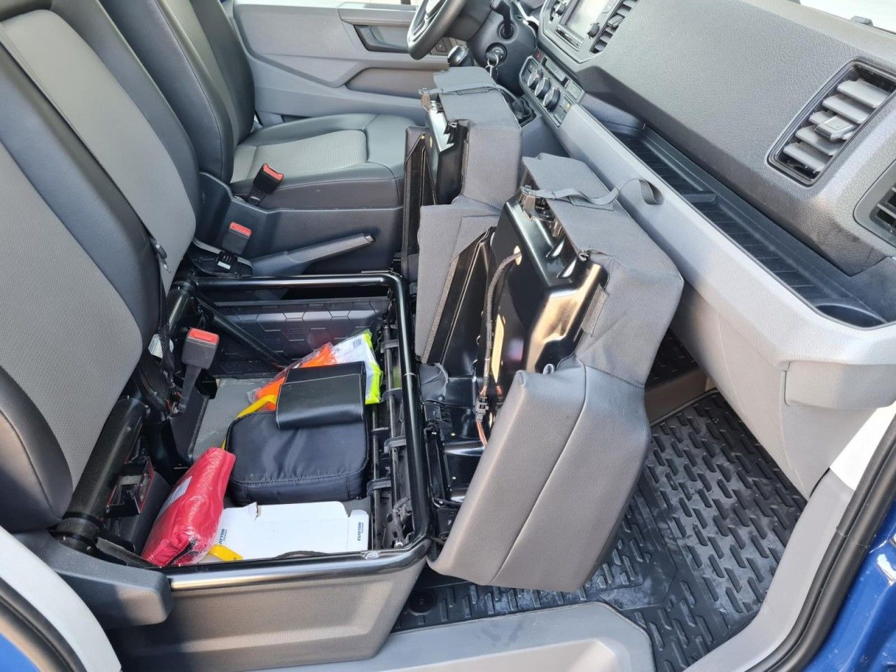 فان Volkswagen Crafter 35 Kasten TDI MR L3H3 RWD AHK: صورة 23