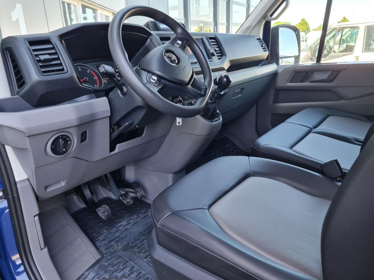 فان Volkswagen Crafter 35 Kasten TDI MR L3H3 RWD AHK: صورة 9