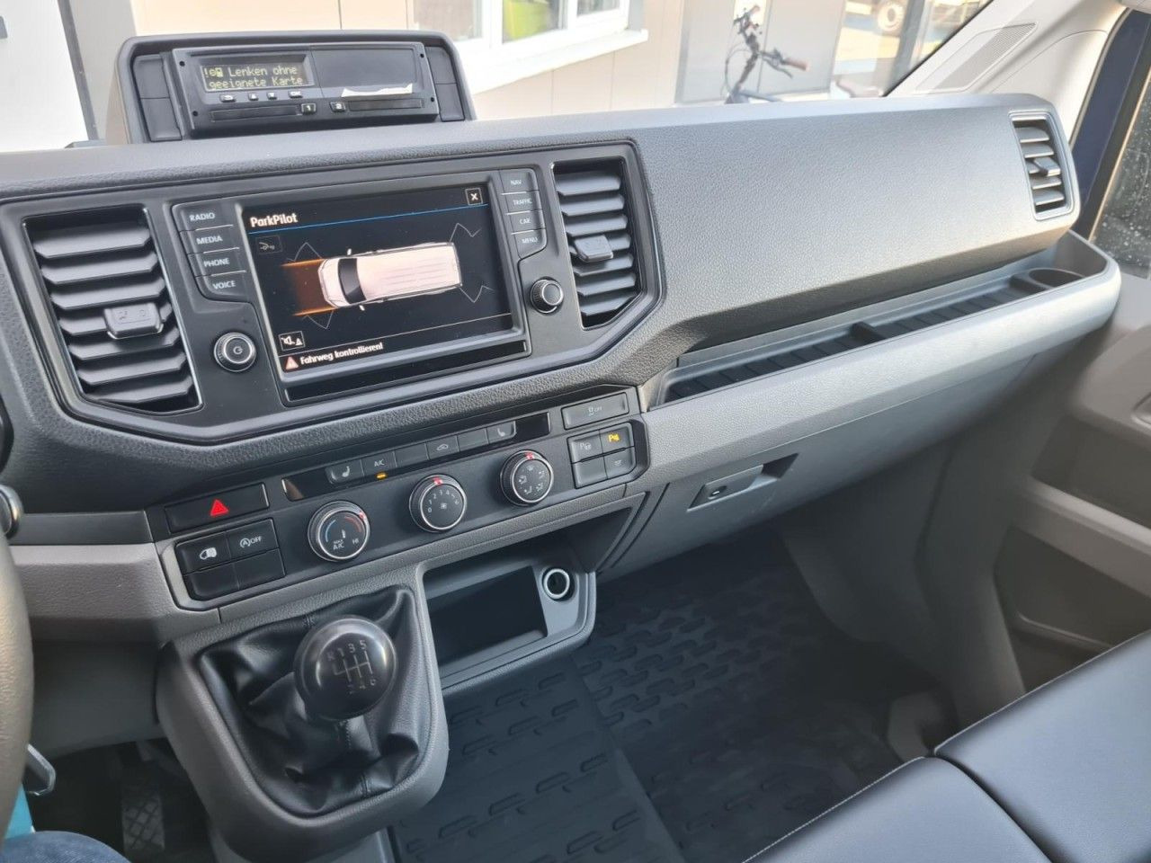 فان Volkswagen Crafter 35 Kasten TDI MR L3H3 RWD AHK: صورة 12