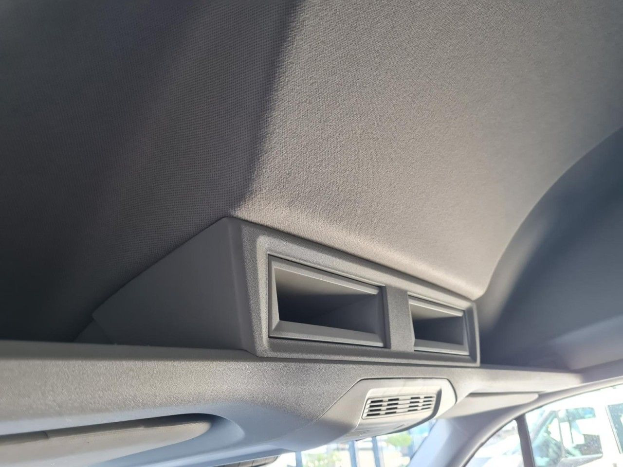 فان Volkswagen Crafter 35 Kasten TDI MR L3H3 RWD AHK: صورة 22