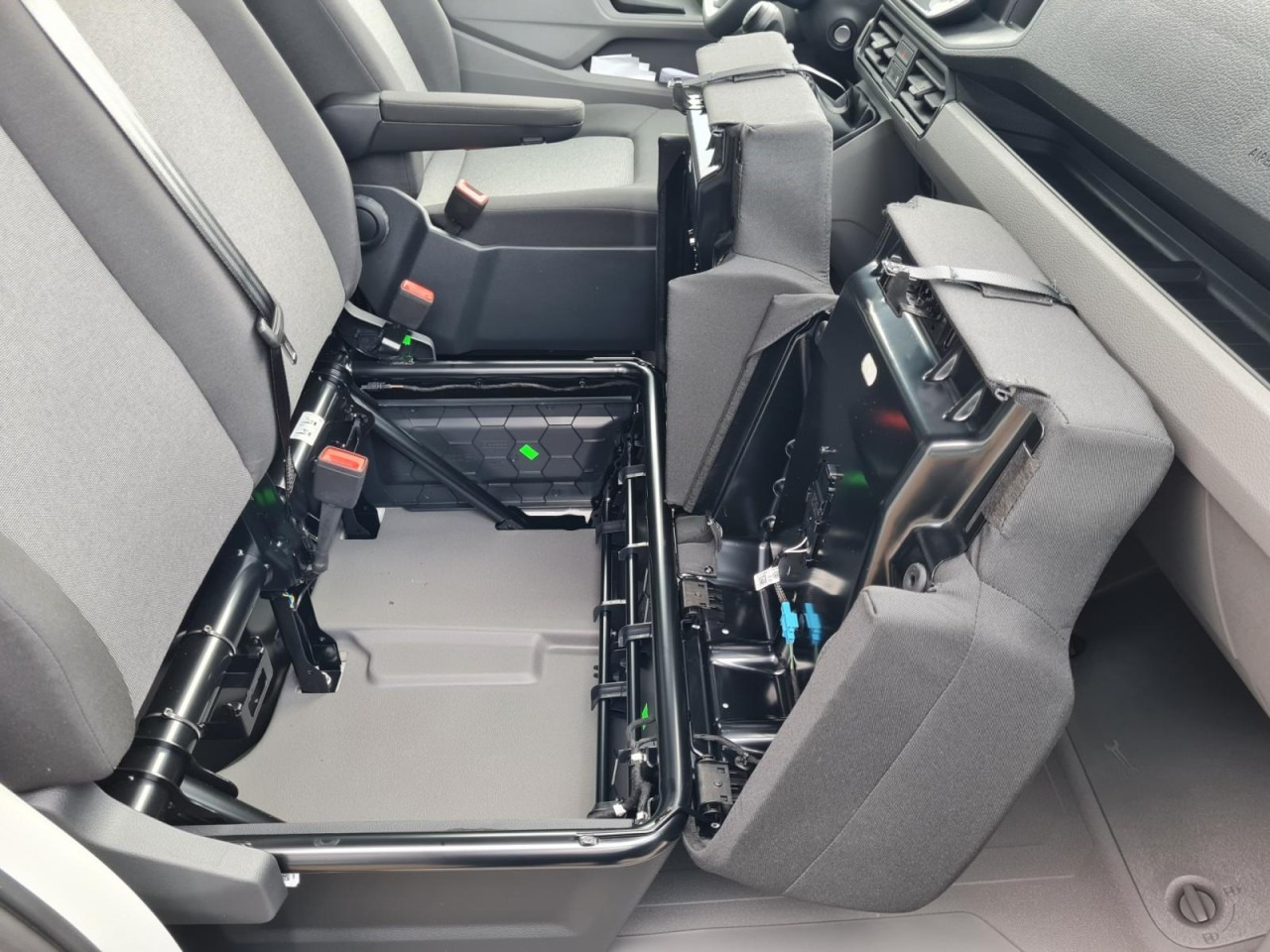 فان Volkswagen Crafter 35 Kasten TDI MR PDC WERKSTATTEINRICHTUNG: صورة 15 فان Volkswagen Crafter 35 Kasten TDI MR PDC WERKSTATTEINRICHTUNG: صورة 15