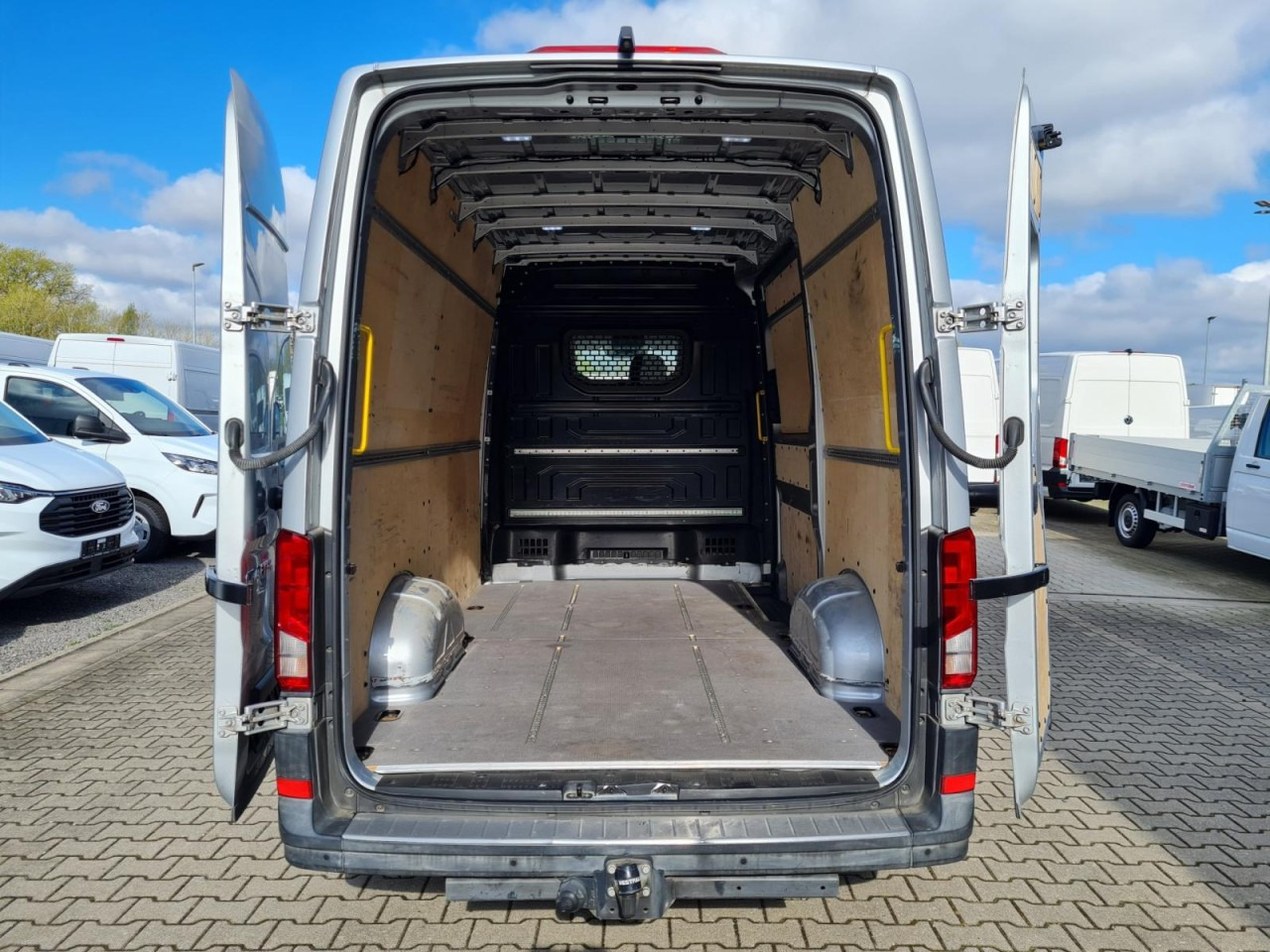 Volkswagen Crafter 35 Kasten TDI MR hoch NAVI KLIMA TEMPOMAT Volkswagen Crafter 35 Kasten TDI MR hoch NAVI KLIMA TEMPOMAT: صورة 6 Volkswagen Crafter 35 Kasten TDI MR hoch NAVI KLIMA TEMPOMAT Volkswagen Crafter 35 Kasten TDI MR hoch NAVI KLIMA TEMPOMAT: صورة 6
