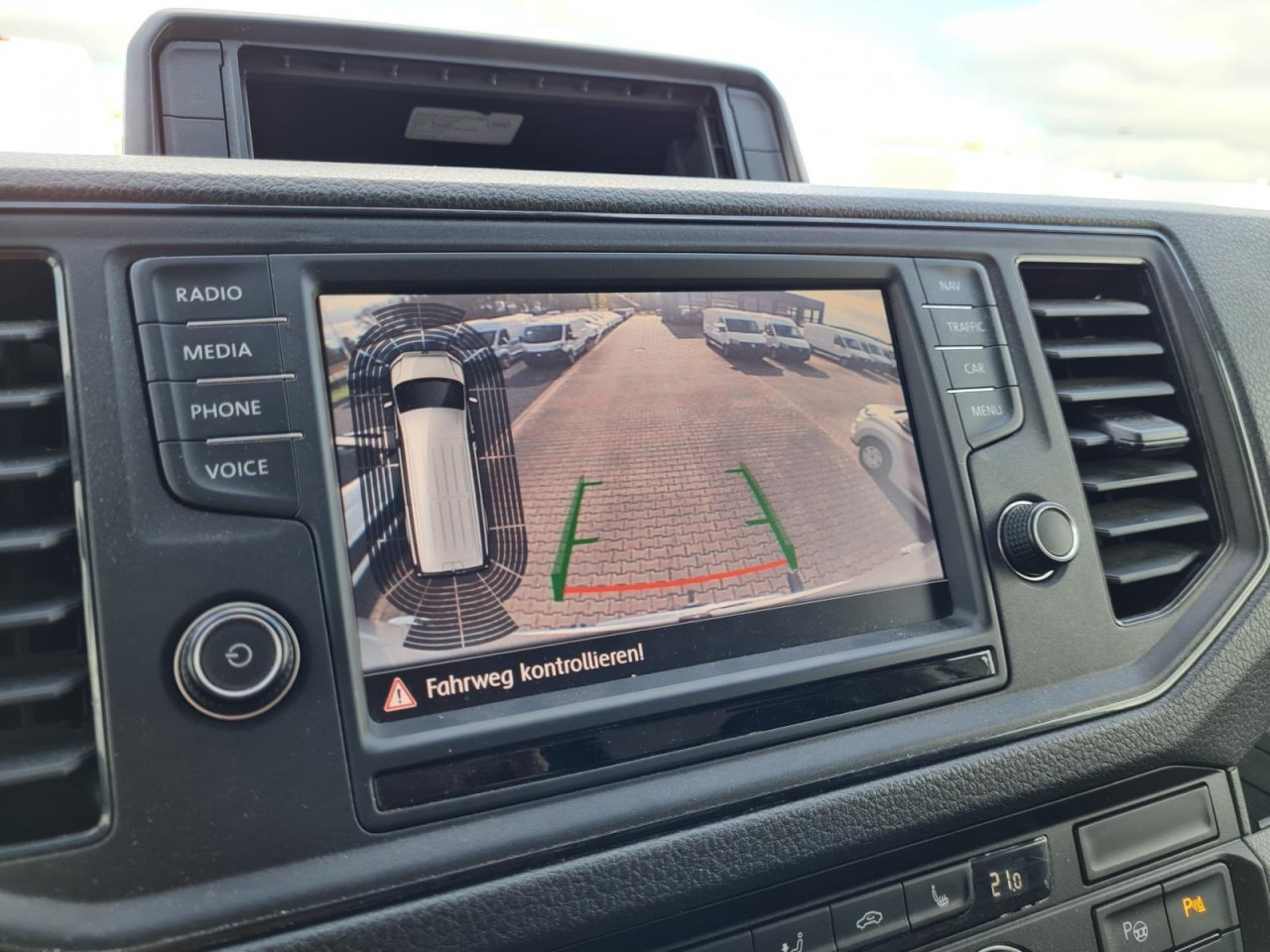 Volkswagen Crafter 35 Kasten TDI MR hoch NAVI KLIMA TEMPOMAT Volkswagen Crafter 35 Kasten TDI MR hoch NAVI KLIMA TEMPOMAT: صورة 12 Volkswagen Crafter 35 Kasten TDI MR hoch NAVI KLIMA TEMPOMAT Volkswagen Crafter 35 Kasten TDI MR hoch NAVI KLIMA TEMPOMAT: صورة 12