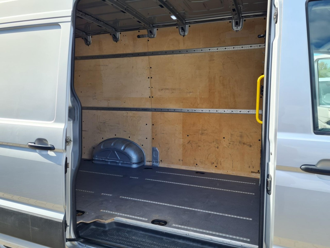 Volkswagen Crafter 35 Kasten TDI MR hoch NAVI KLIMA TEMPOMAT Volkswagen Crafter 35 Kasten TDI MR hoch NAVI KLIMA TEMPOMAT: صورة 20 Volkswagen Crafter 35 Kasten TDI MR hoch NAVI KLIMA TEMPOMAT Volkswagen Crafter 35 Kasten TDI MR hoch NAVI KLIMA TEMPOMAT: صورة 20