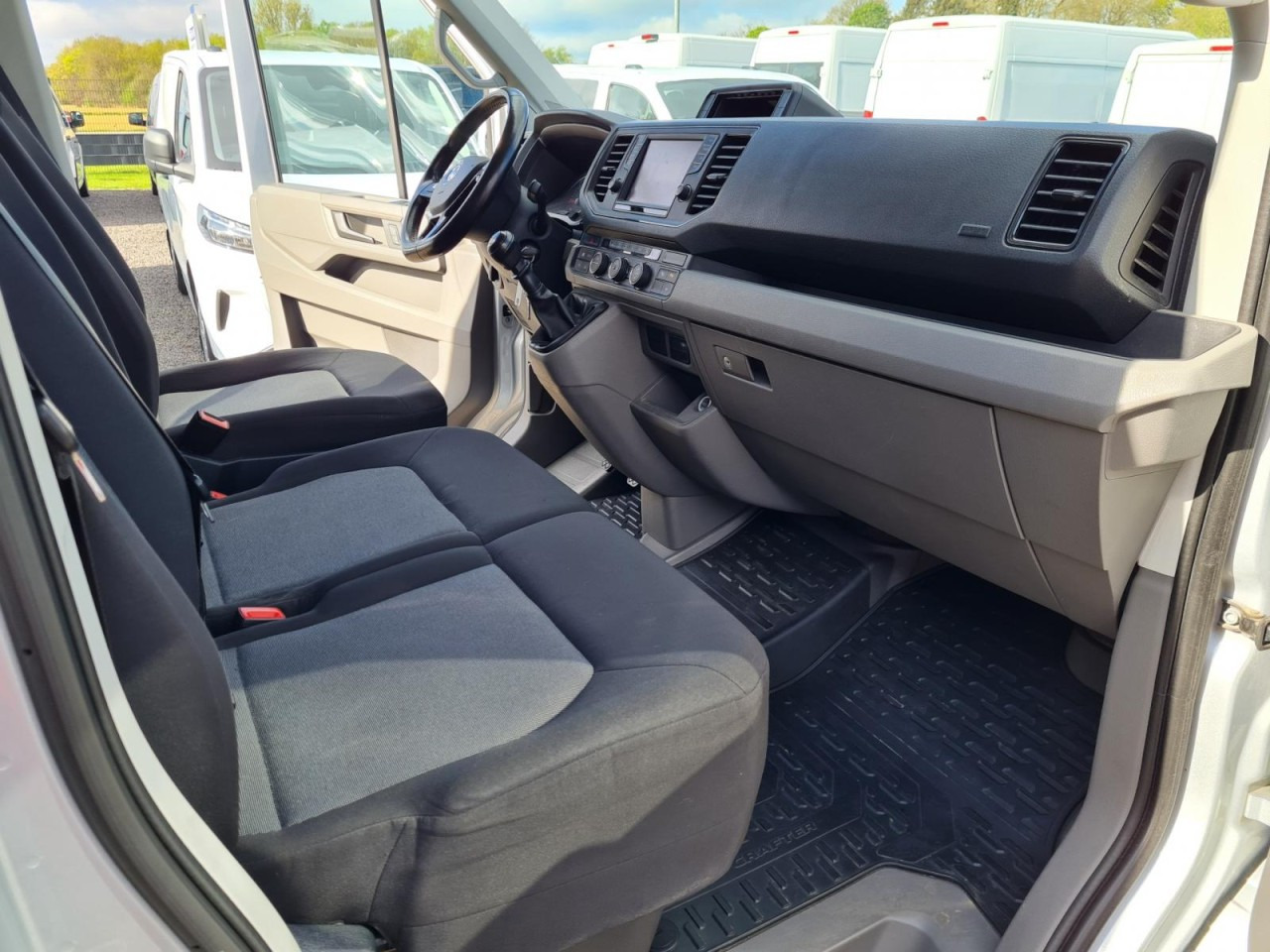 Volkswagen Crafter 35 Kasten TDI MR hoch NAVI KLIMA TEMPOMAT Volkswagen Crafter 35 Kasten TDI MR hoch NAVI KLIMA TEMPOMAT: صورة 15 Volkswagen Crafter 35 Kasten TDI MR hoch NAVI KLIMA TEMPOMAT Volkswagen Crafter 35 Kasten TDI MR hoch NAVI KLIMA TEMPOMAT: صورة 15