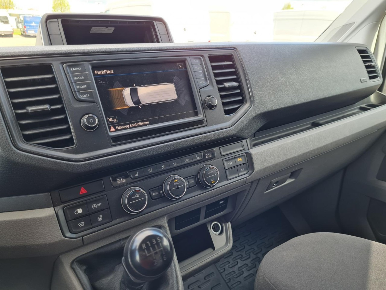 Volkswagen Crafter 35 Kasten TDI MR hoch NAVI KLIMA TEMPOMAT Volkswagen Crafter 35 Kasten TDI MR hoch NAVI KLIMA TEMPOMAT: صورة 11 Volkswagen Crafter 35 Kasten TDI MR hoch NAVI KLIMA TEMPOMAT Volkswagen Crafter 35 Kasten TDI MR hoch NAVI KLIMA TEMPOMAT: صورة 11