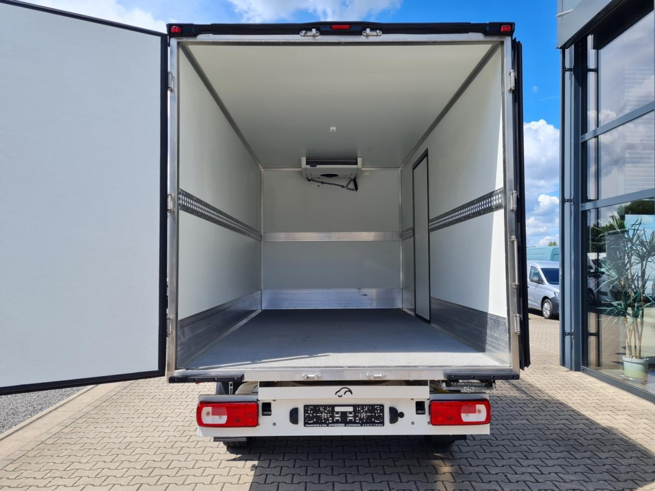 Volkswagen Crafter 35 Kühlkoffer Carrier Viento 300 NAVI/APP - شاحنة مُبرّدة للتوصيل: صورة 5 Volkswagen Crafter 35 Kühlkoffer Carrier Viento 300 NAVI/APP - شاحنة مُبرّدة للتوصيل: صورة 5