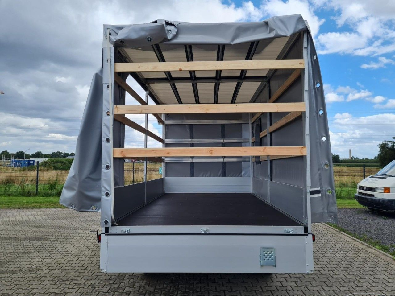 Volkswagen Crafter 35 TDI Pritsche Schiebe Plane ERGO LED T - شاحنة ستارة جانبية: صورة 5 Volkswagen Crafter 35 TDI Pritsche Schiebe Plane ERGO LED T - شاحنة ستارة جانبية: صورة 5