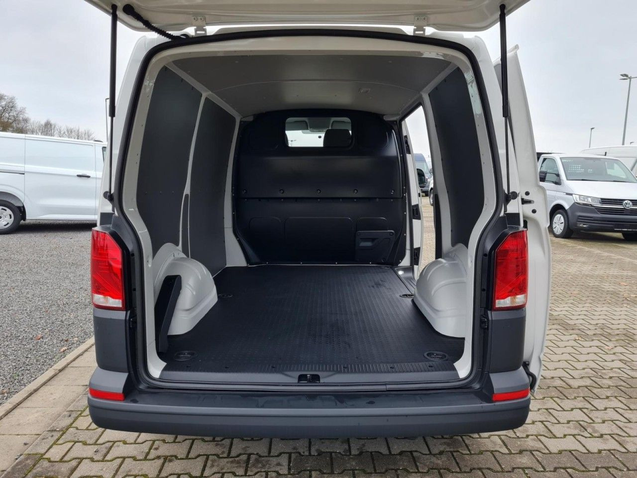 Volkswagen T6.1 Kasten L1 KR Heckklappe KAMERA KLIMA ALLWET - فان المدمجة: صورة 5 Volkswagen T6.1 Kasten L1 KR Heckklappe KAMERA KLIMA ALLWET - فان المدمجة: صورة 5