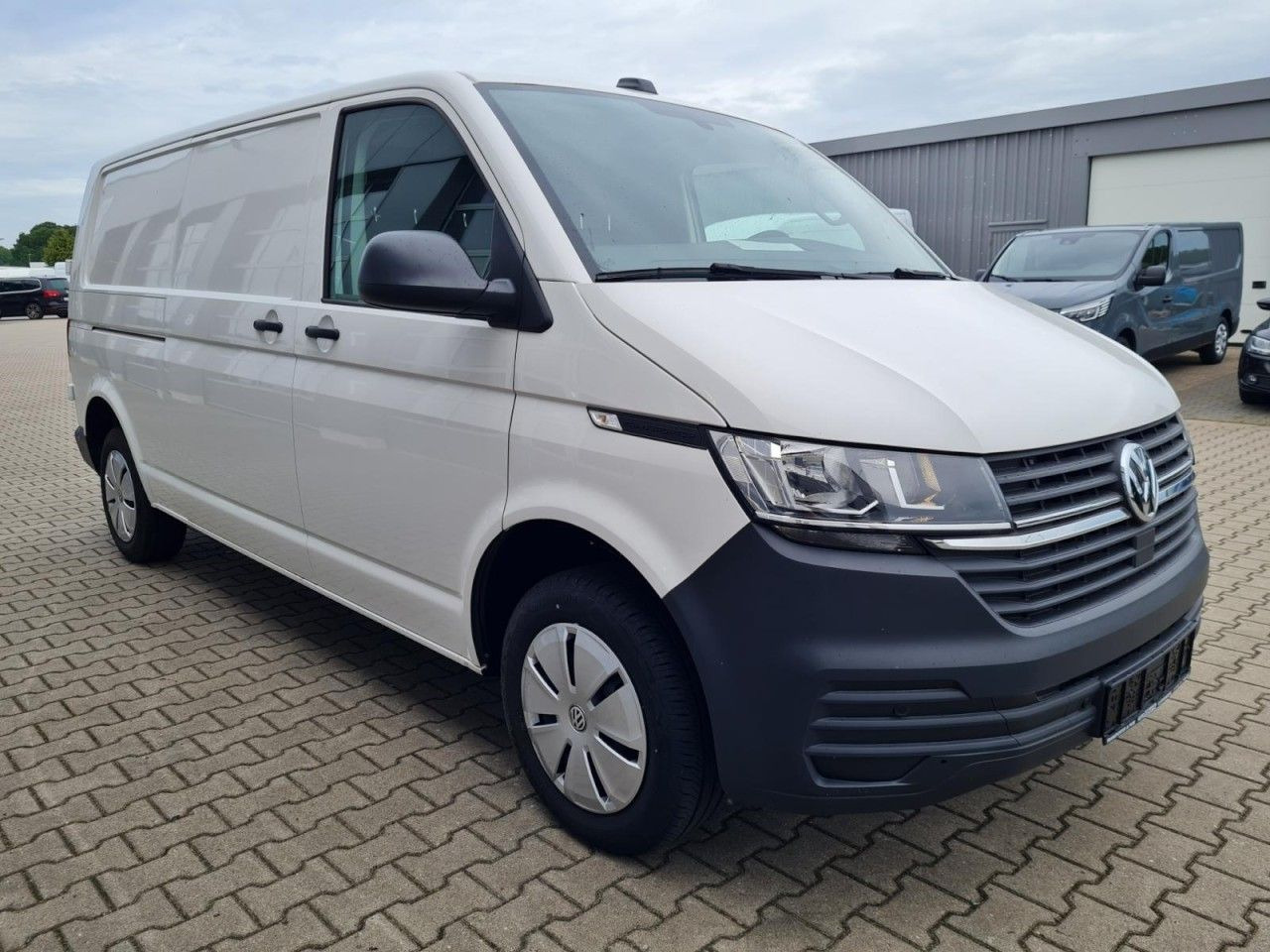 Volkswagen T6.1 Kasten lang DSG KLIMA KOMFORT ACC TEMPO PDC - فان المدمجة: صورة 3 Volkswagen T6.1 Kasten lang DSG KLIMA KOMFORT ACC TEMPO PDC - فان المدمجة: صورة 3