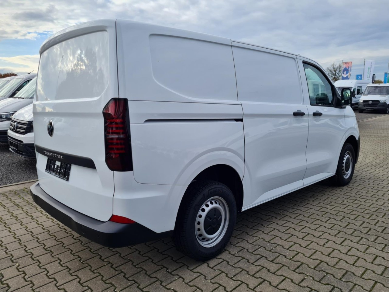 Volkswagen T7 Transporter Kasten Tdi KR Heckklappe PDC KLIMA - فان المدمجة: صورة 4 Volkswagen T7 Transporter Kasten Tdi KR Heckklappe PDC KLIMA - فان المدمجة: صورة 4