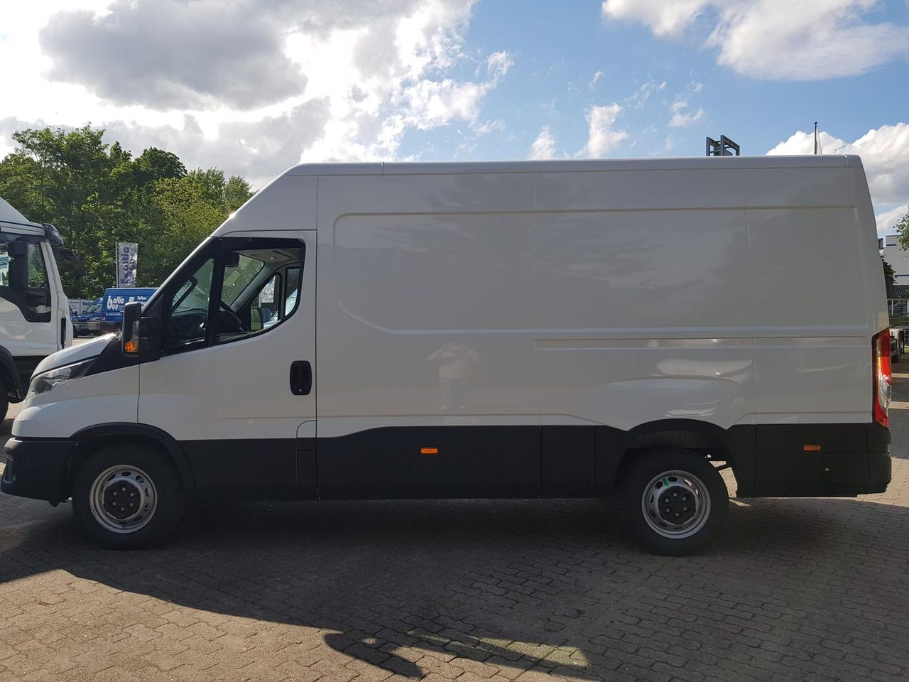 Iveco Daily 35S14A8 V Y mit Rückfahrkamera und Radi... - فان: صورة 2 Iveco Daily 35S14A8 V Y mit Rückfahrkamera und Radi... - فان: صورة 2