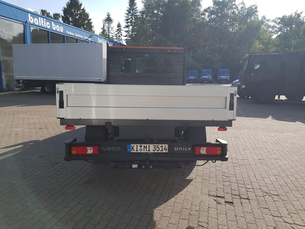 Iveco Daily 35S14HA8 Pritsche AHK 100 kW (136 PS),... - شاحنة مفتوحة: صورة 4 Iveco Daily 35S14HA8 Pritsche AHK 100 kW (136 PS),... - شاحنة مفتوحة: صورة 4