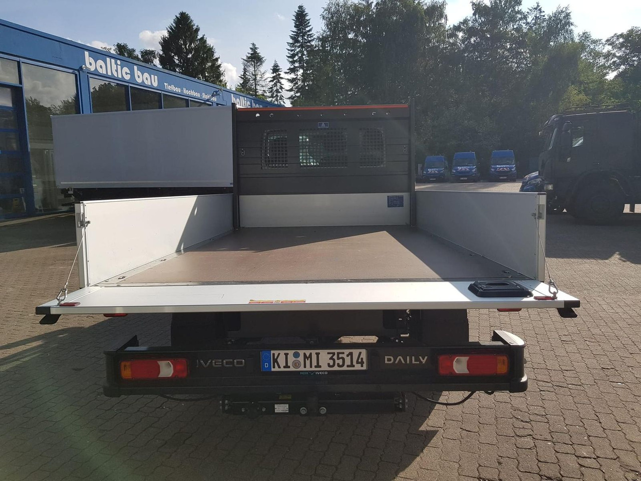 Iveco Daily 35S14HA8 Pritsche AHK 100 kW (136 PS),... - شاحنة مفتوحة: صورة 5 Iveco Daily 35S14HA8 Pritsche AHK 100 kW (136 PS),... - شاحنة مفتوحة: صورة 5