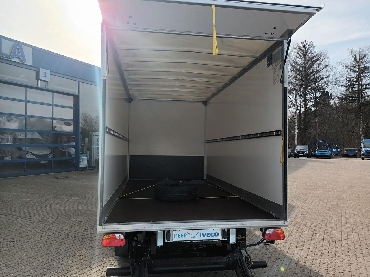 Iveco Daily 35S14HE Koffer LBW, Rückfahrkamera 2x a... - شاحنة مغلقة الصندوق: صورة 5 Iveco Daily 35S14HE Koffer LBW, Rückfahrkamera 2x a... - شاحنة مغلقة الصندوق: صورة 5