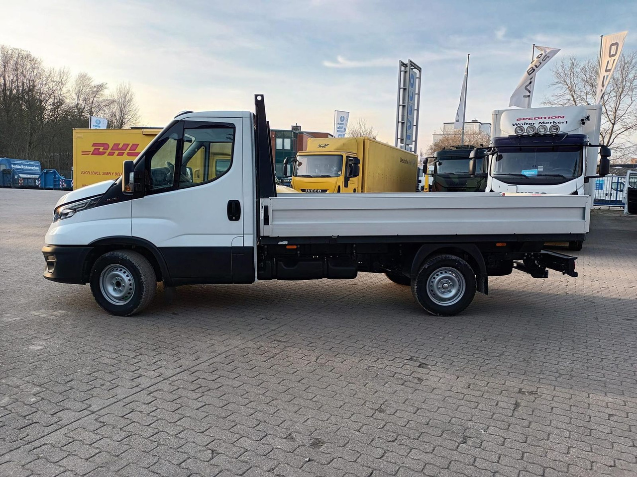 Iveco Daily 35S16H3.0 Pritsche,AHK, Rückfahrkamera... - شاحنة مفتوحة: صورة 2 Iveco Daily 35S16H3.0 Pritsche,AHK, Rückfahrkamera... - شاحنة مفتوحة: صورة 2